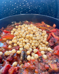 adding chickpeas to vegan fra diavolo