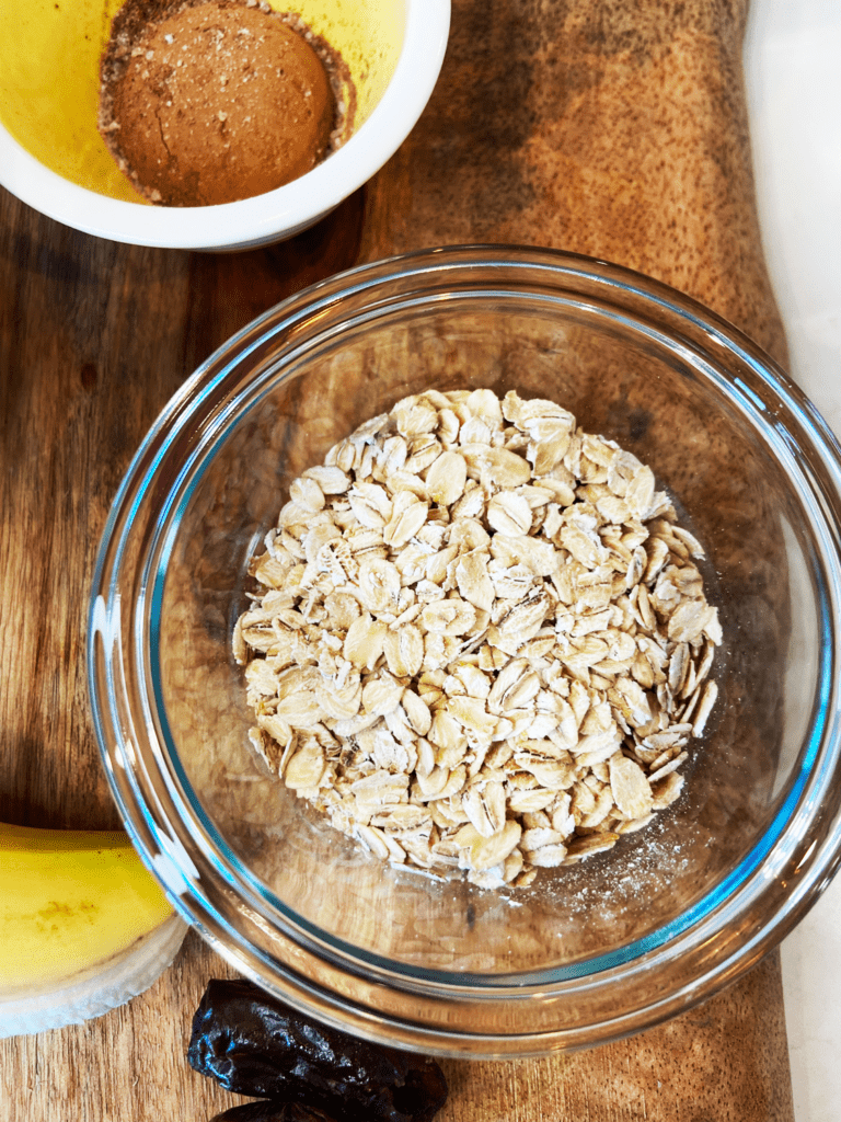 oats in a bowl for healthy vegan smoothie