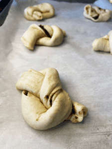 tied garlic knots