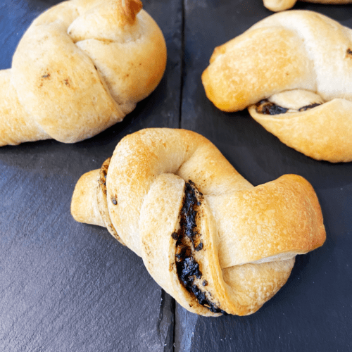 black garlic pillsbury garlic knots