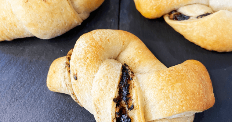 EASY BALSAMIC BLACK GARLIC KNOTS USING PILLSBURY DOUGH