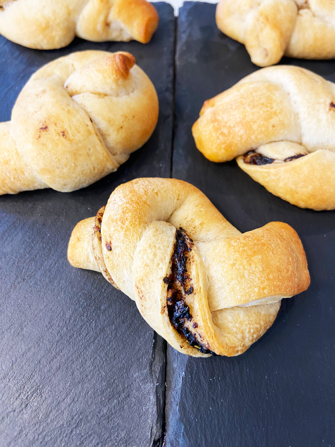 EASY BALSAMIC BLACK GARLIC KNOTS USING PILLSBURY DOUGH