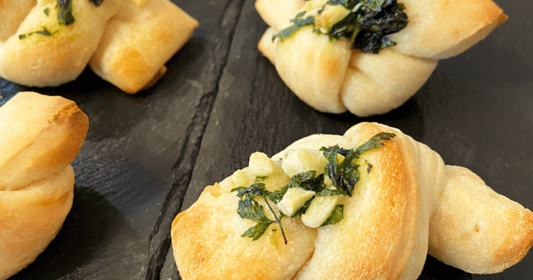 Easy Garlic Knots Using Pillsbury Dough