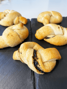 black garlic knots using pillsbury dough