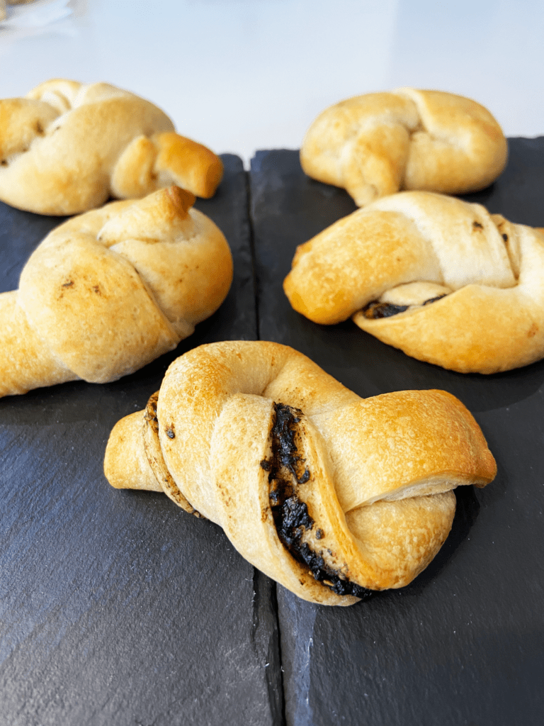  vegan black garlic knots using pillsbury dough