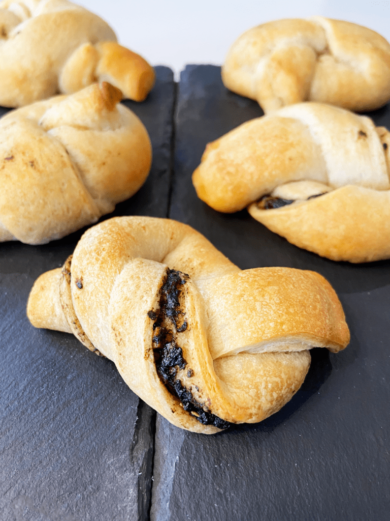 easy balsamic black garlic knots for vegan dinner party starters