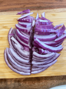 sliced red onions