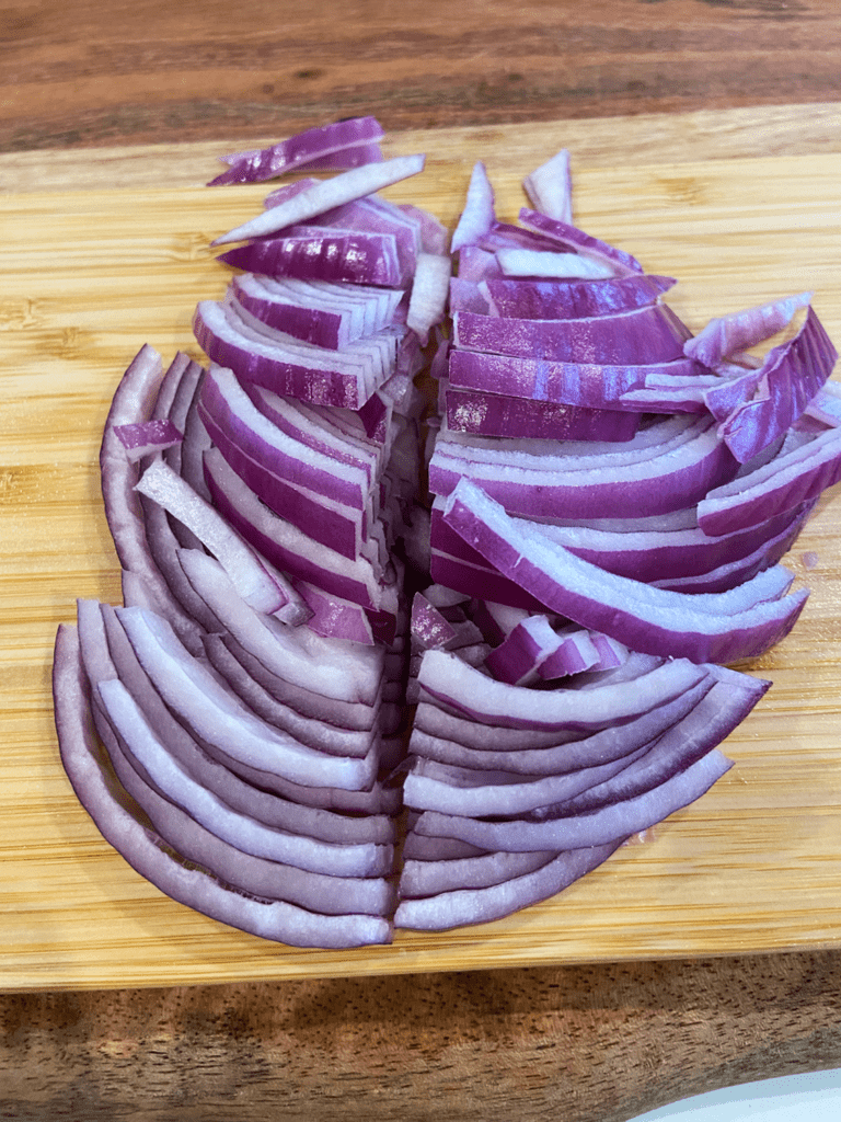 sliced red onions